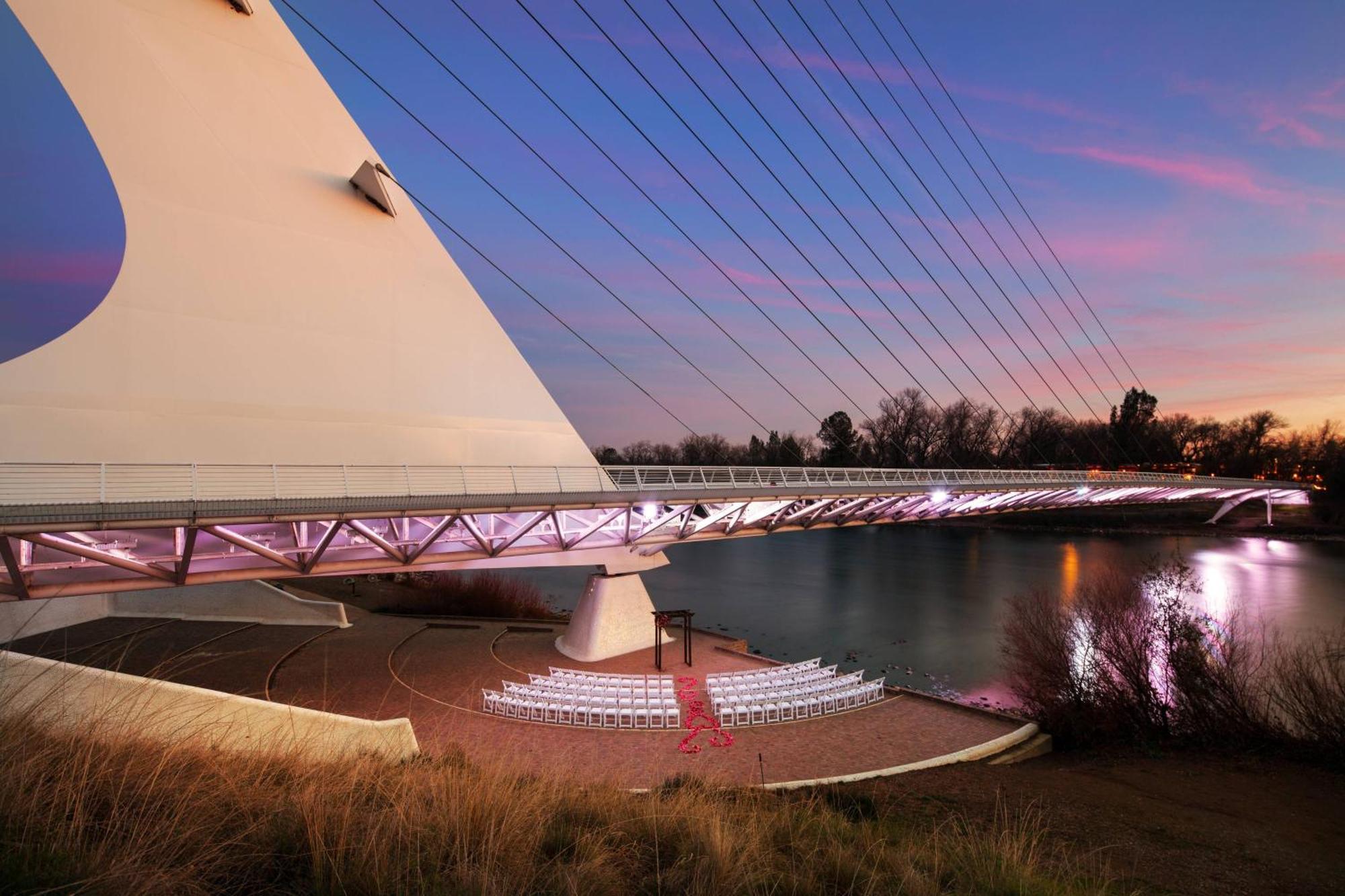 Sheraton Redding Hotel At The Sundial Bridge Εξωτερικό φωτογραφία